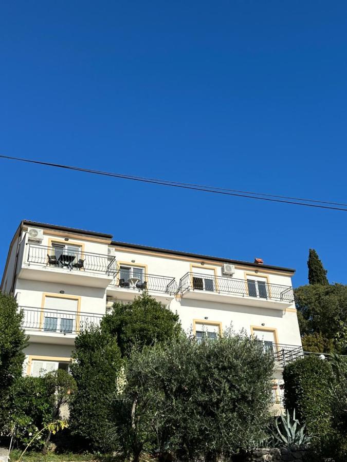 Apartments Badnje Dramalj Exterior photo